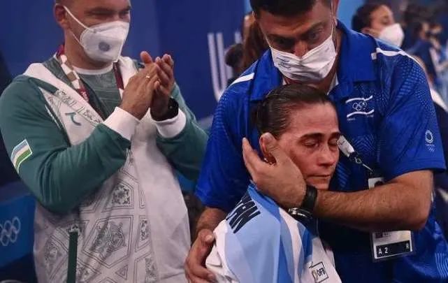 开云sport-游泳传奇谢幕，球迷泪洒赛场的简单介绍