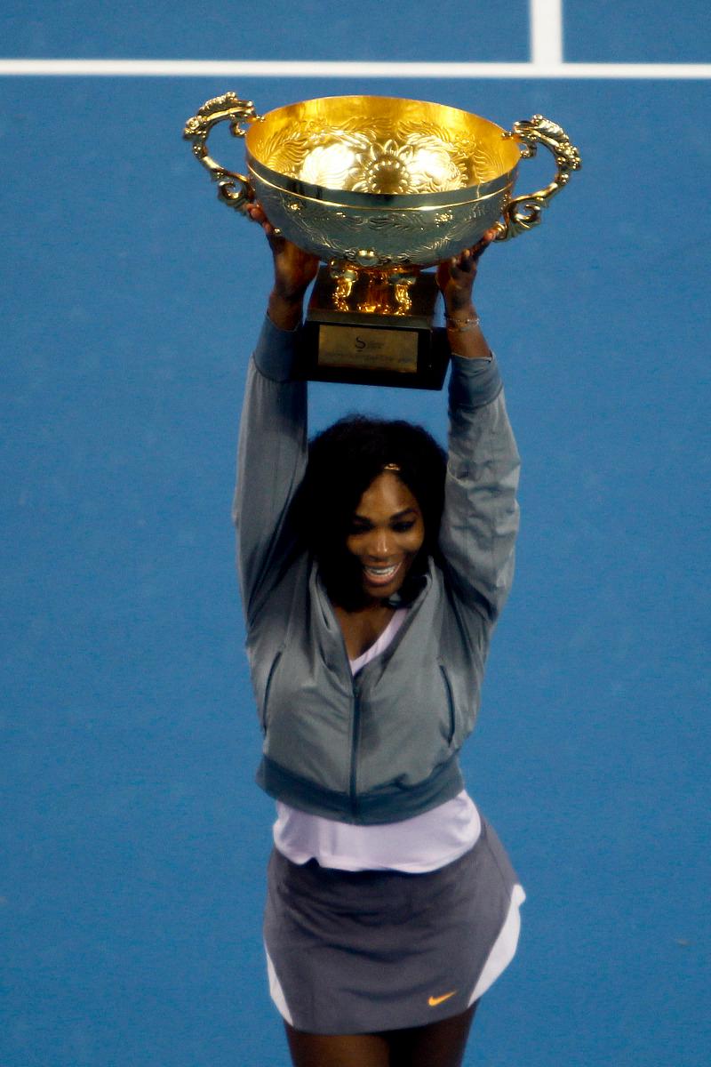 网球传奇谢幕，球迷泪洒赛场