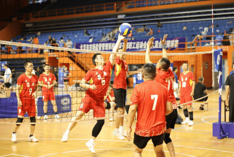 场面火爆！排球观众席沸腾不已