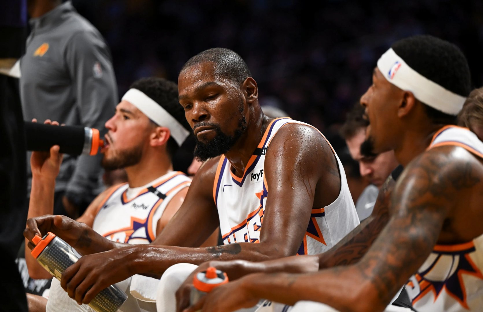 骑士险胜四川队，杜兰特惊艳四座