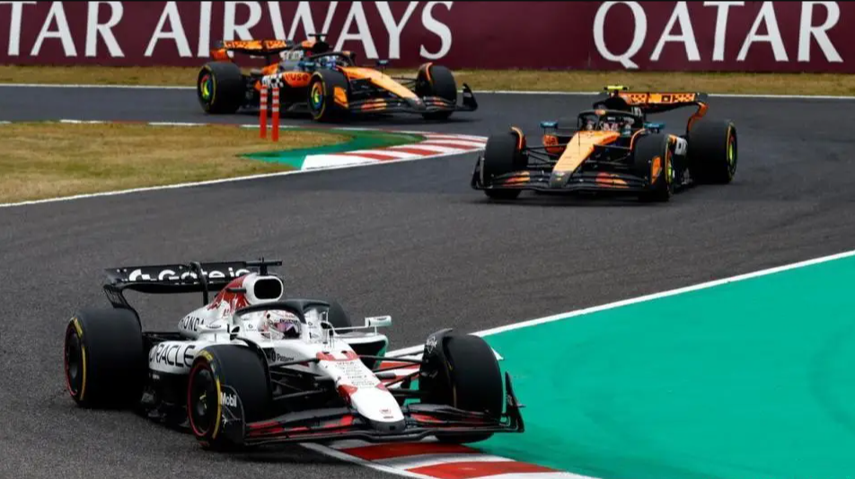 迈凯伦逆转梅赛德斯,皮亚斯特里统治全场 迈凯伦逆转梅赛德斯,皮亚斯特里统治全场