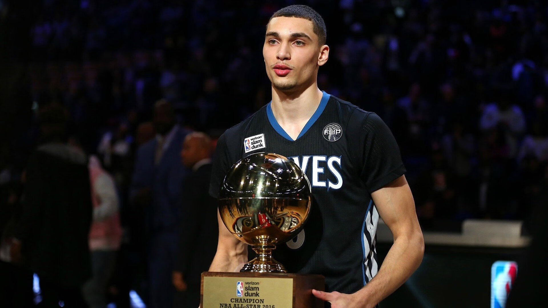 开云体育官网-末路狂花！浓眉46+15空砍成悲壮独舞，爵士加时窒息绞杀湖人