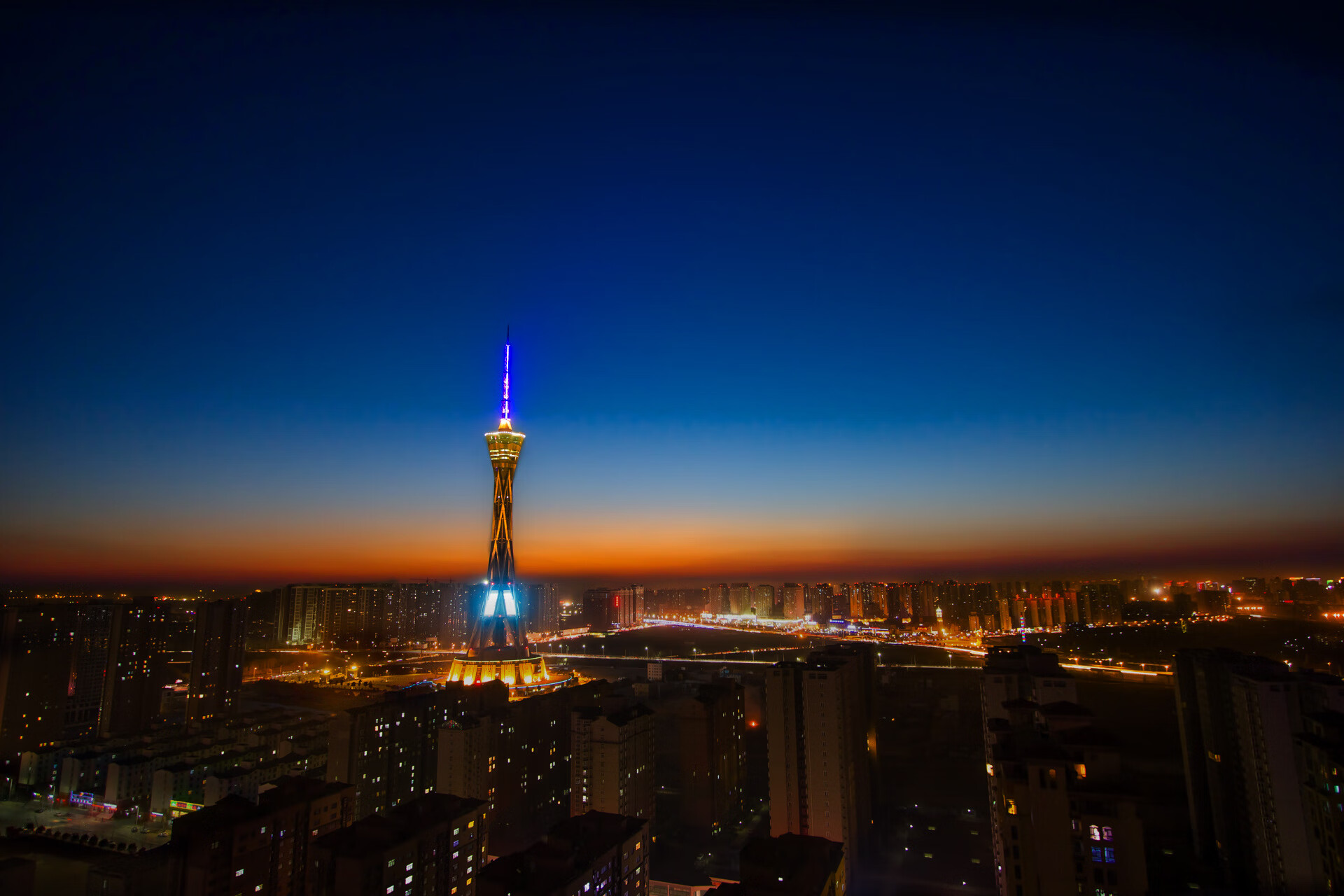 速度与激情，双线叙事下的巅峰对决