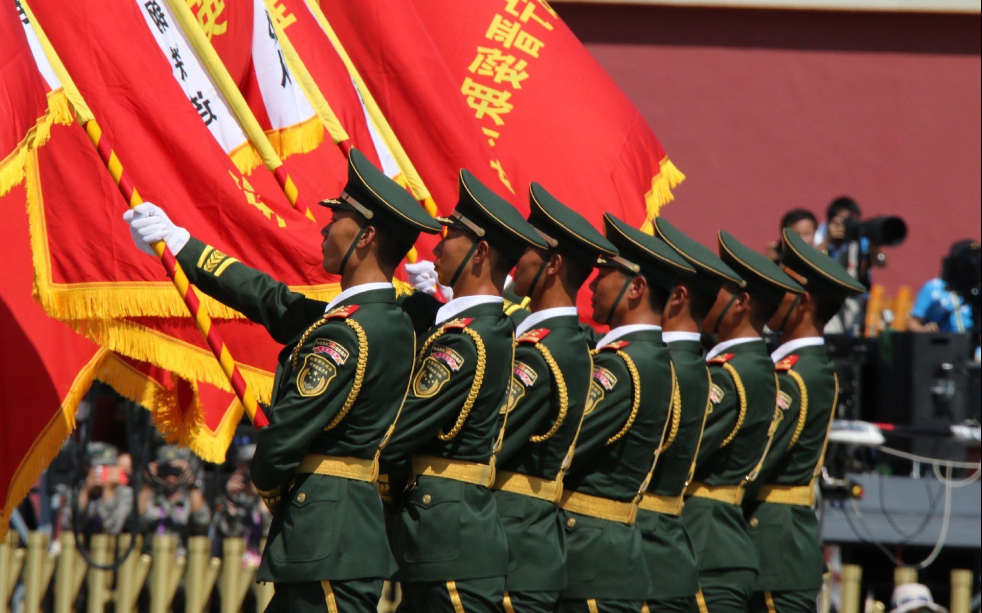 铁壁与钥匙，巴黎的防守如何锁死加纳，而托尼成为全场唯一钥匙